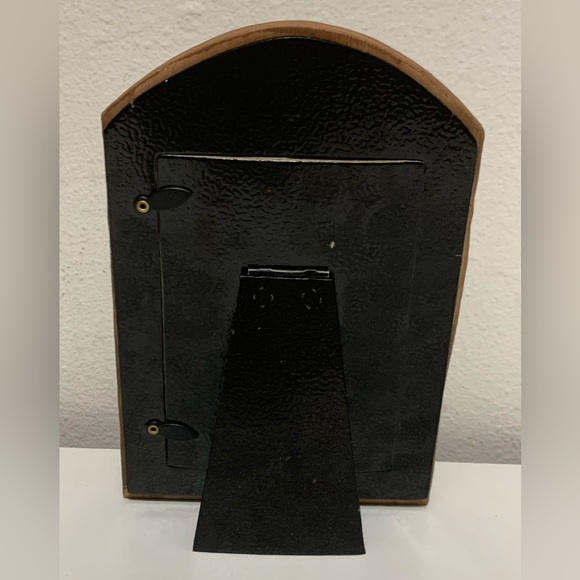 Vintage Hand-painted Picture Frame 3 1/2" X 5โ Resin Material Great for Gifting - Picture 6 of 6